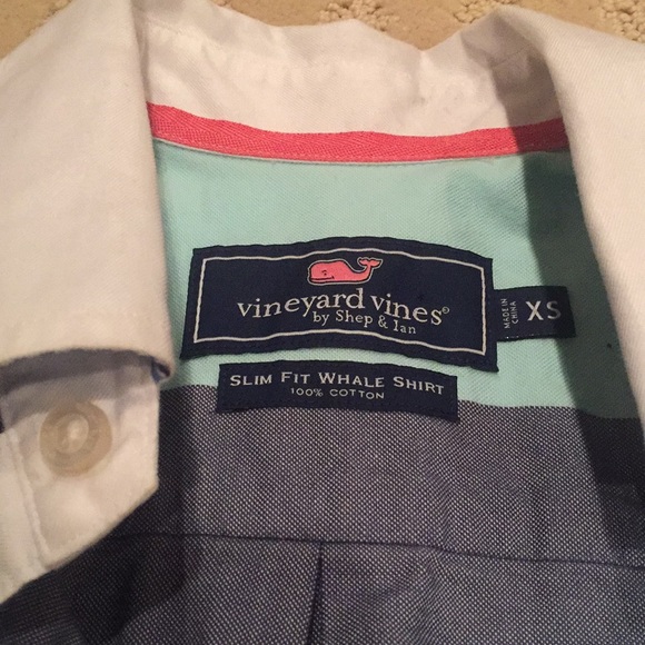 🎉New Year Sale Both Shirts for $45 Vineyard & AE - Picture 4 of 8